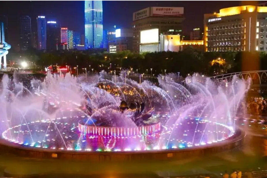 泉城廣場(chǎng)荷花噴泉